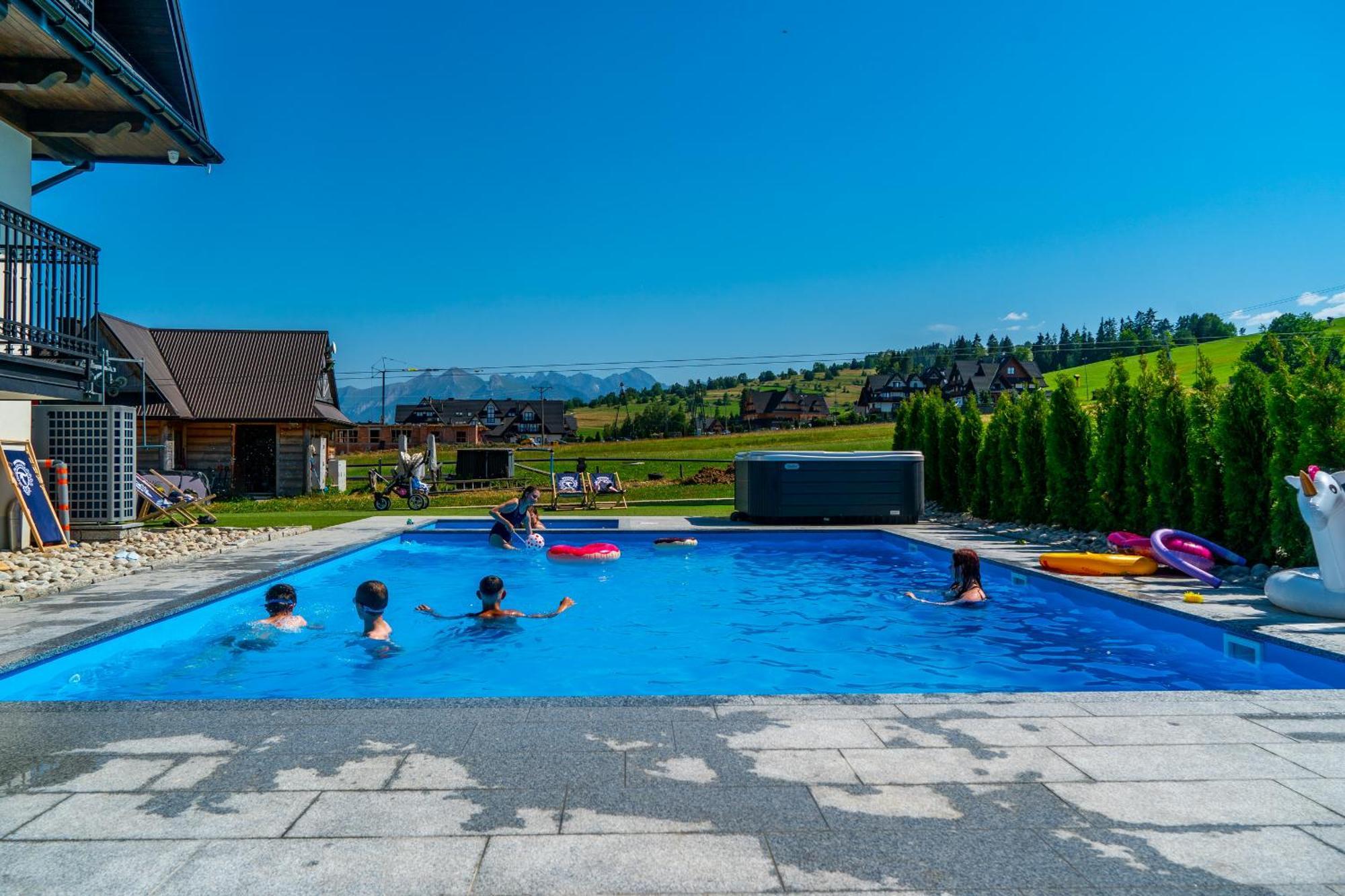Aparthotel Rabian-Ski Zewnetrzny Basen Oraz Jacuzzi Z Podgrzewana Woda Sala Zabaw I Dmuchaniec ビャウカ エクステリア 写真