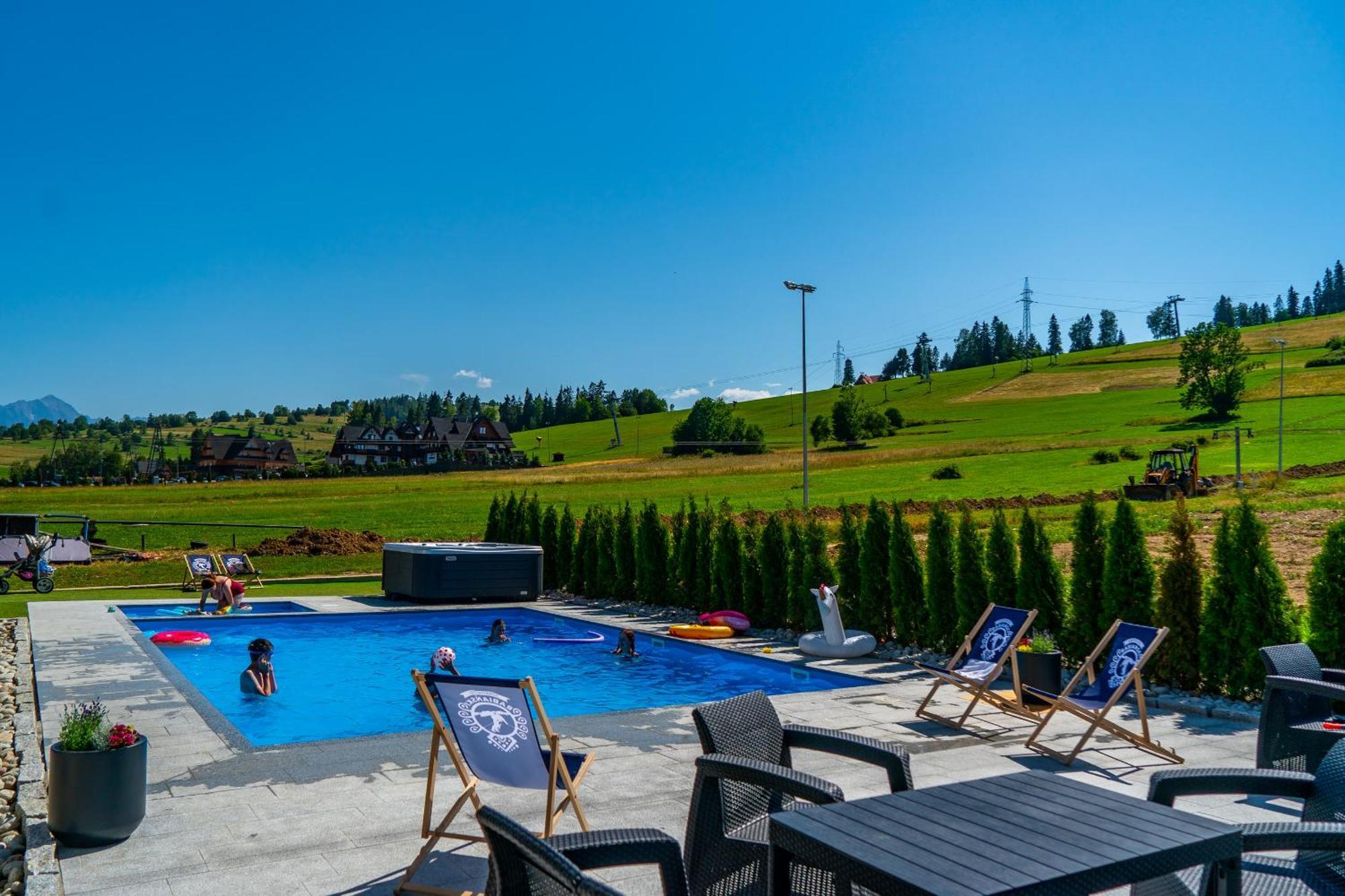 Aparthotel Rabian-Ski Zewnetrzny Basen Oraz Jacuzzi Z Podgrzewana Woda Sala Zabaw I Dmuchaniec ビャウカ エクステリア 写真